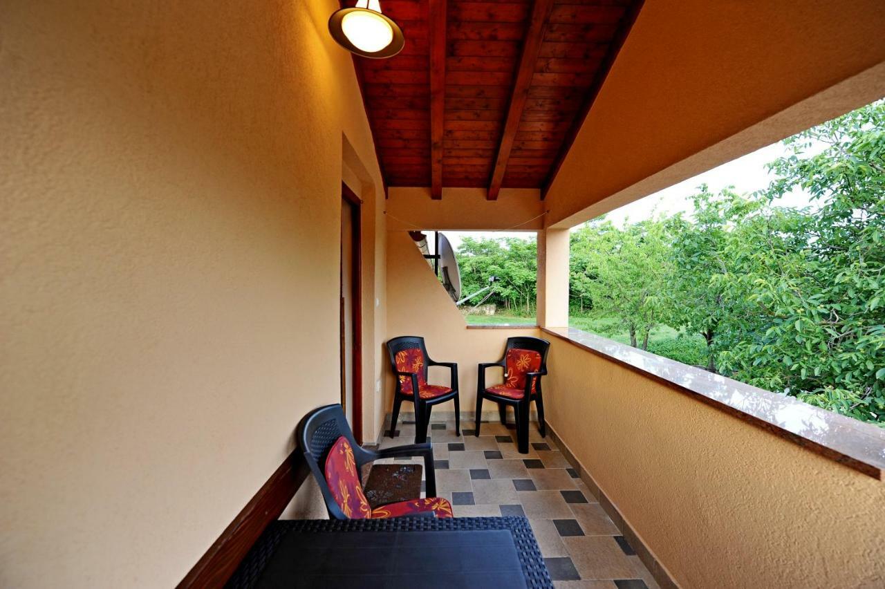 Apartment Paola Rakalj Exterior foto